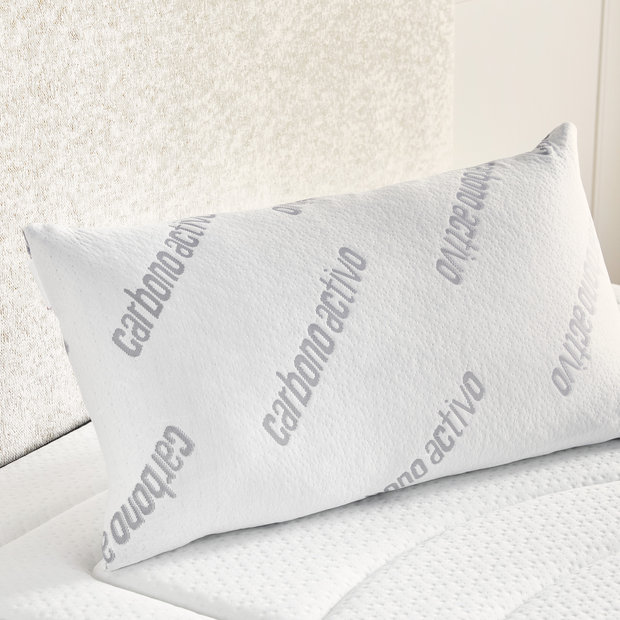 Oreiller viscoélastique avec charbon actif